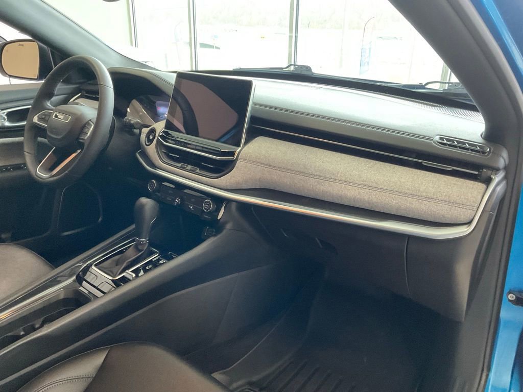 Used 2024 Jeep Compass Latitude image 19