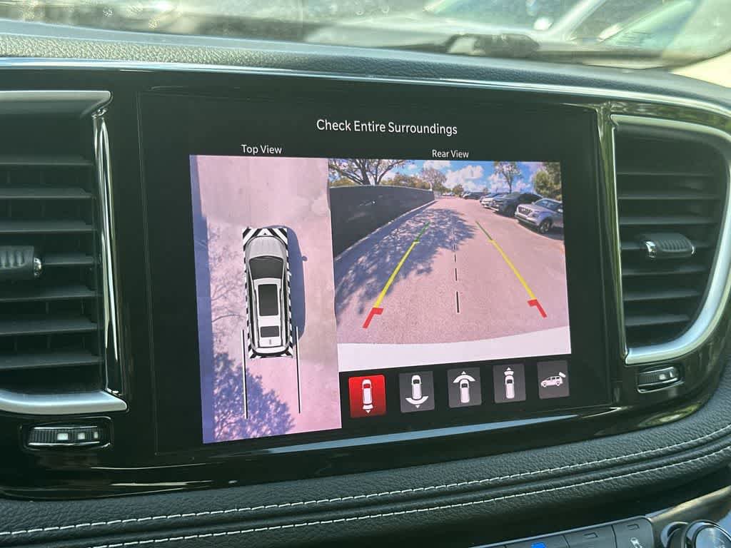 Used 2022 Chrysler Pacifica Limited image 19