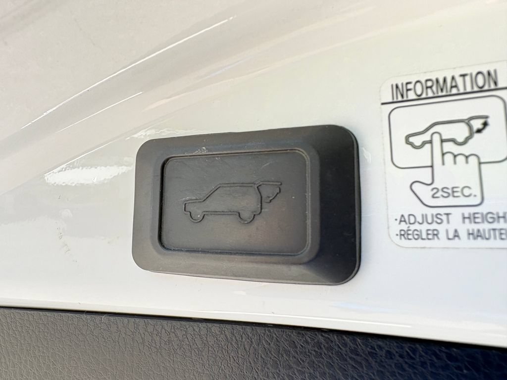 Used 2016 Toyota RAV4 SE AWD/4WD image 15