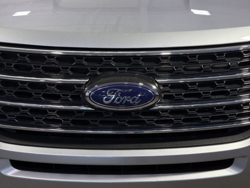Used 2024 Ford Explorer XLT w/ Equipment Group 202A AWD/4WD image 12