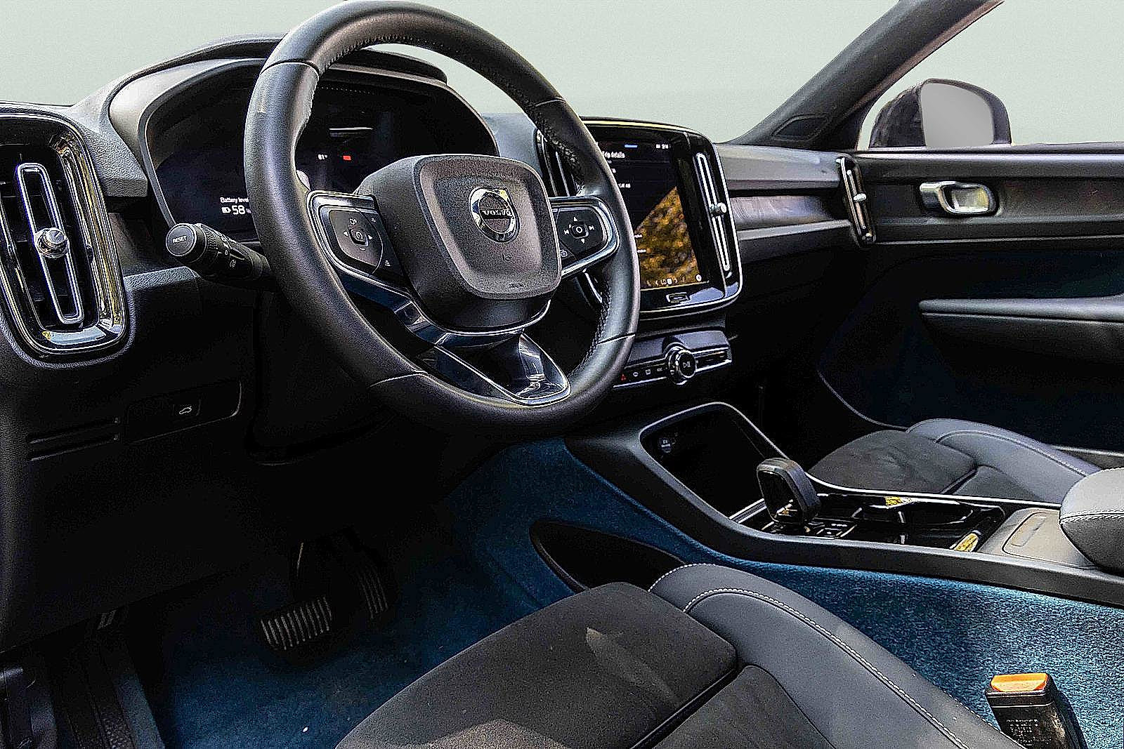 Used 2023 Volvo XC40 Recharge Plus w/ Protection Package Premier image 8