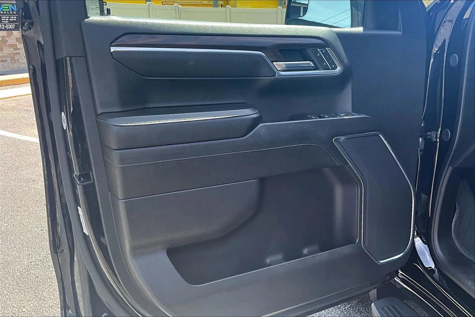 Used 2024 GMC Sierra 1500 SLT image 17