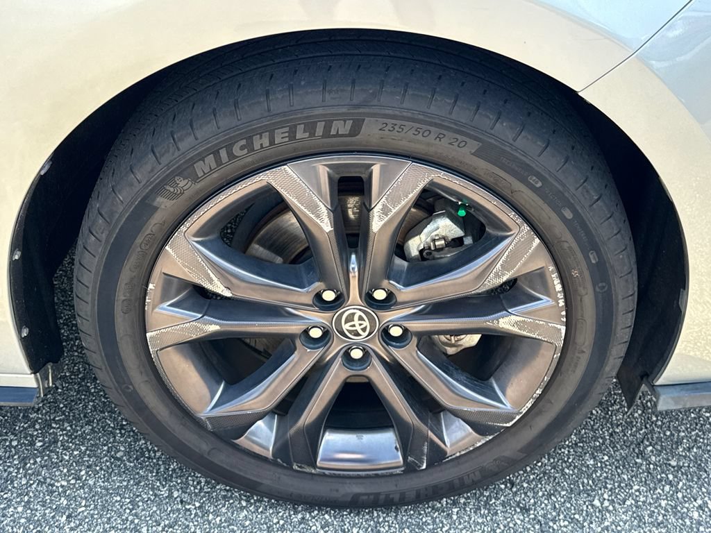 Used 2023 Toyota Sienna XSE FWD image 12
