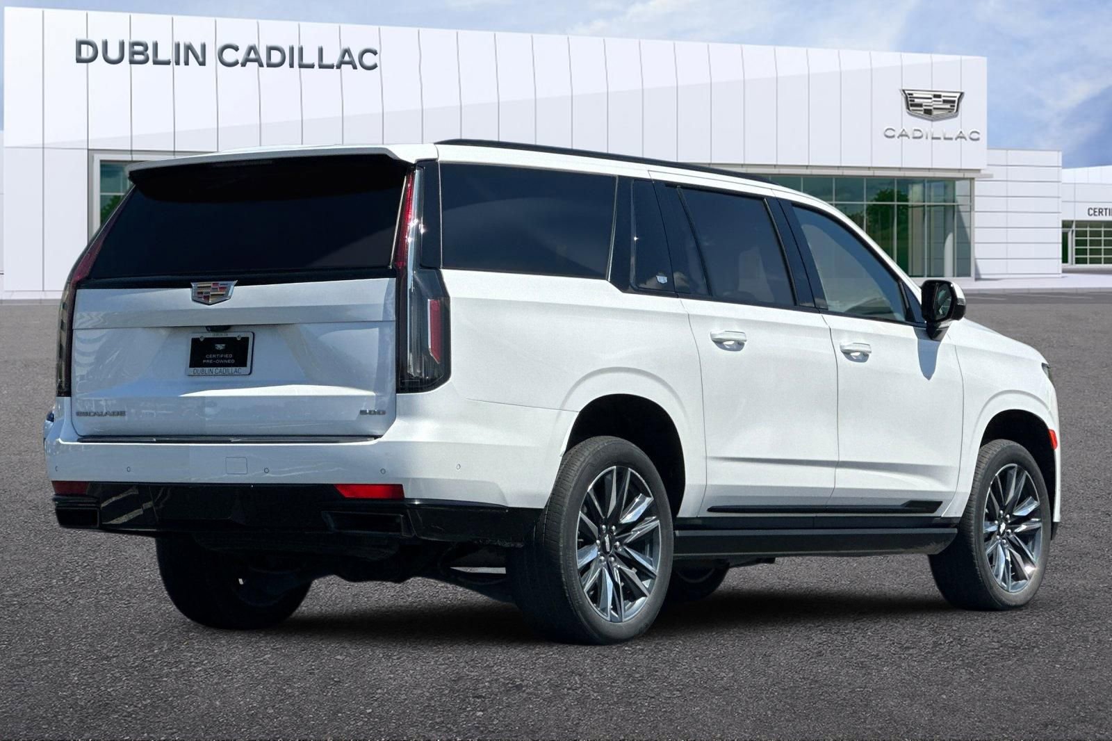 Used 2023 Cadillac Escalade ESV Sport w/ Touring Package image 4
