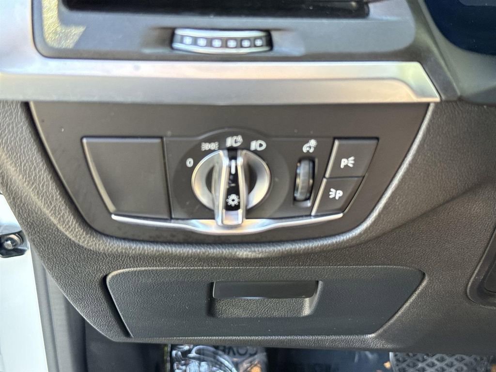 Used 2025 BMW X4 xDrive30i image 17