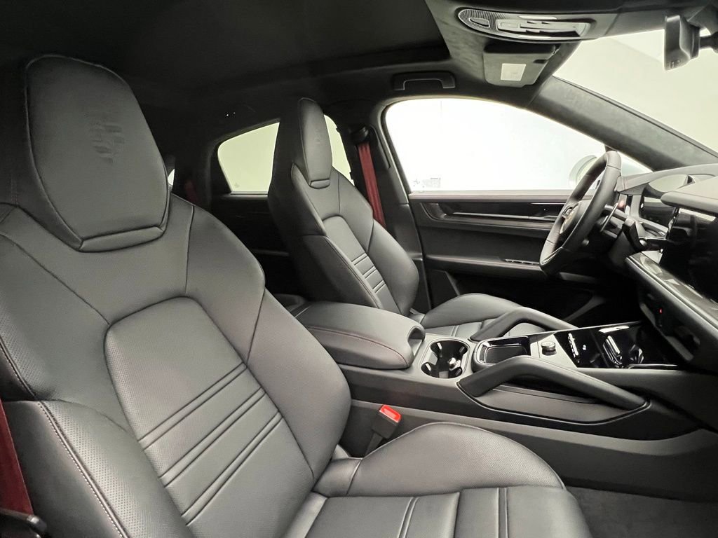 New 2026 Porsche Cayenne GTS image 18
