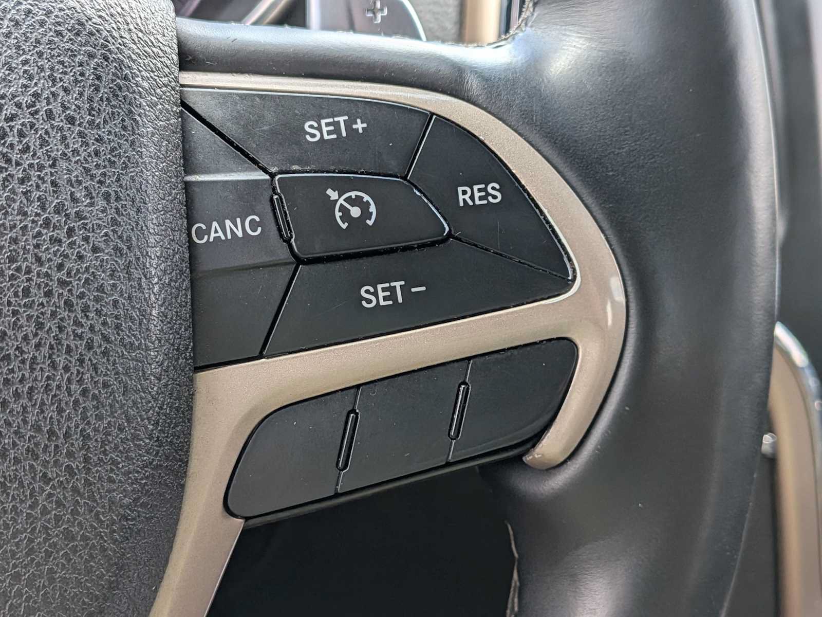 Used 2017 Jeep Grand Cherokee Limited AWD/4WD image 23