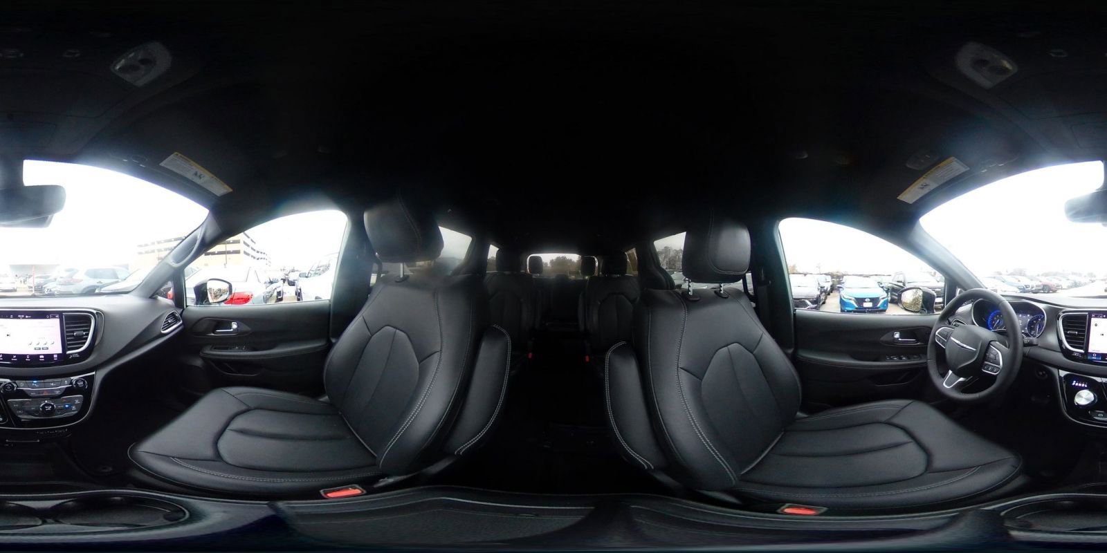 Used 2025 Chrysler Pacifica Select image 45