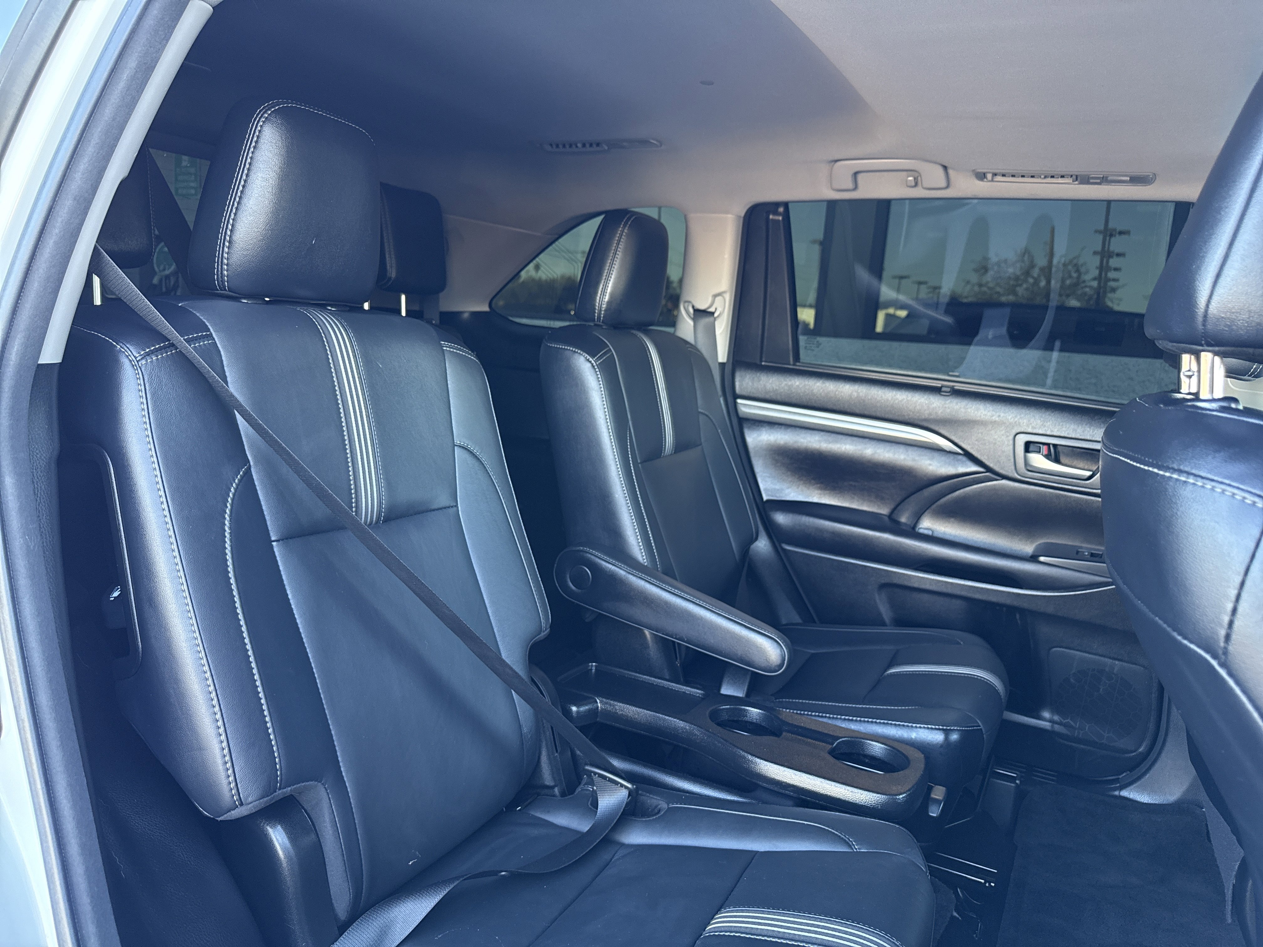 Used 2017 Toyota Highlander SE image 47