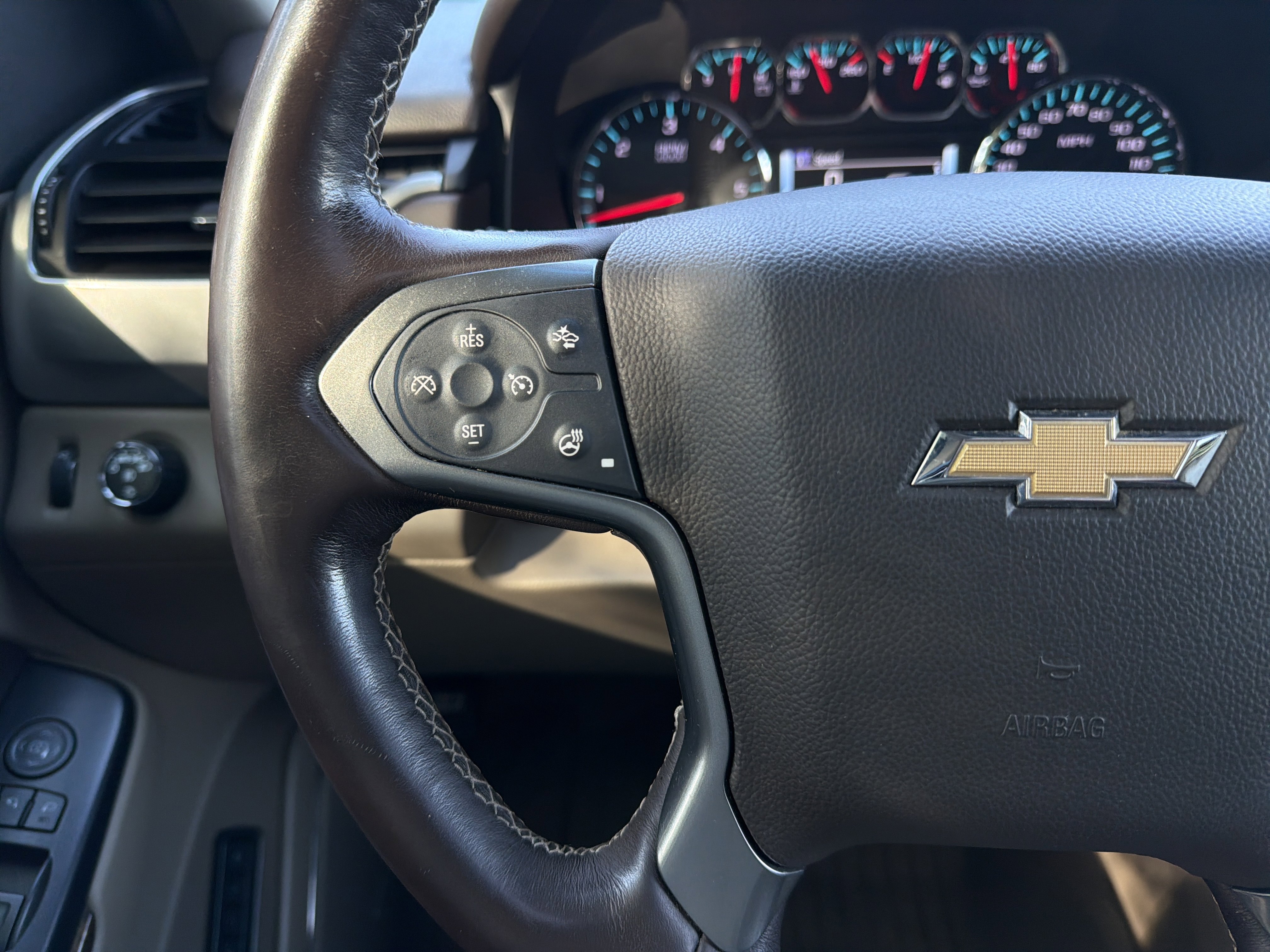 Used 2019 Chevrolet Suburban LT AWD/4WD image 19