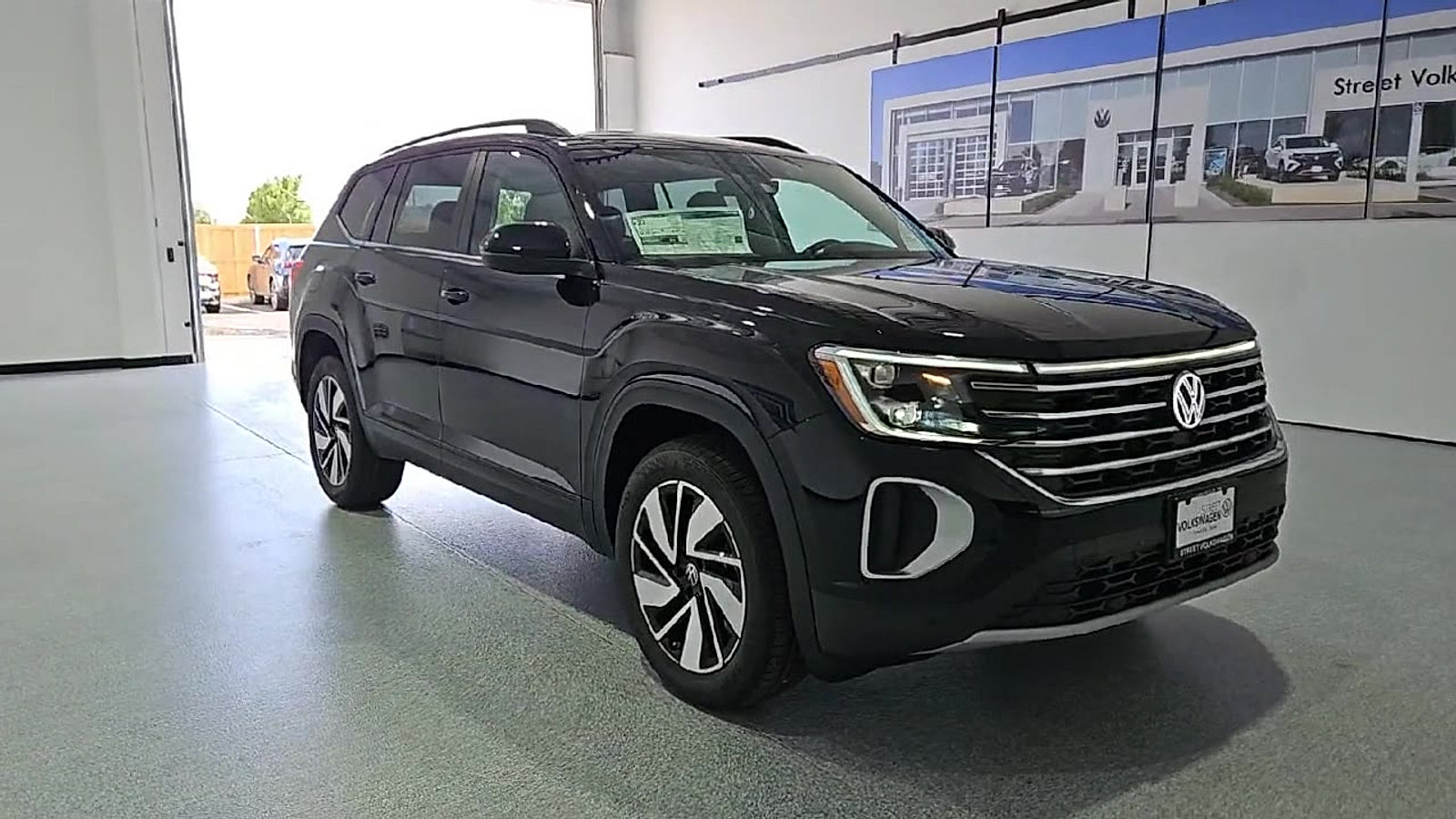 New 2026 Volkswagen Atlas SE FWD image 2