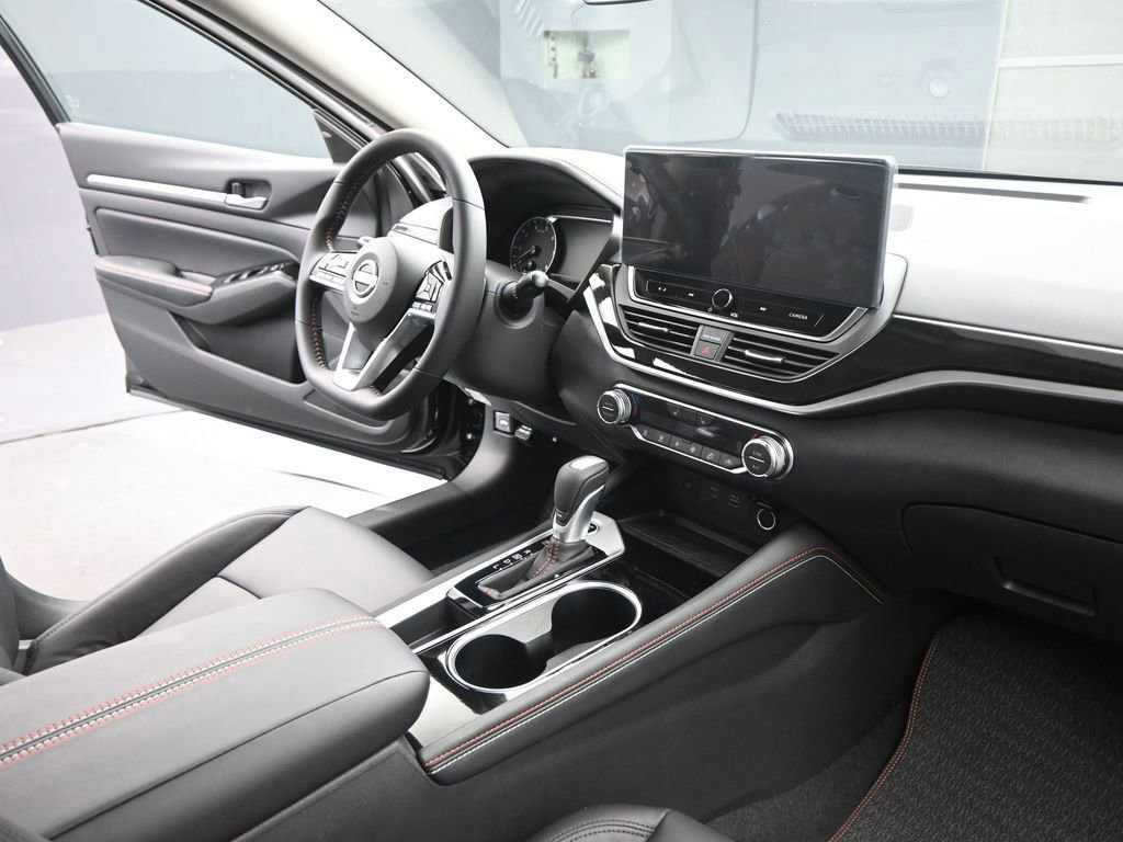 New 2025 Nissan Altima 2.5 SR image 23