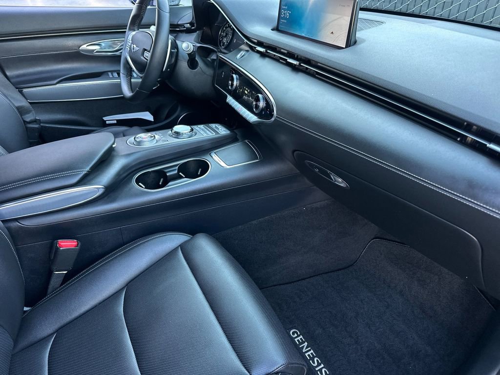 Used 2024 Genesis GV70 2.5T w/ Select Package image 16