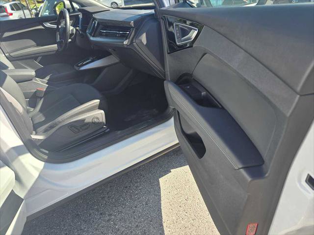 Used 2024 Audi Q4 e-tron Premium Plus image 11