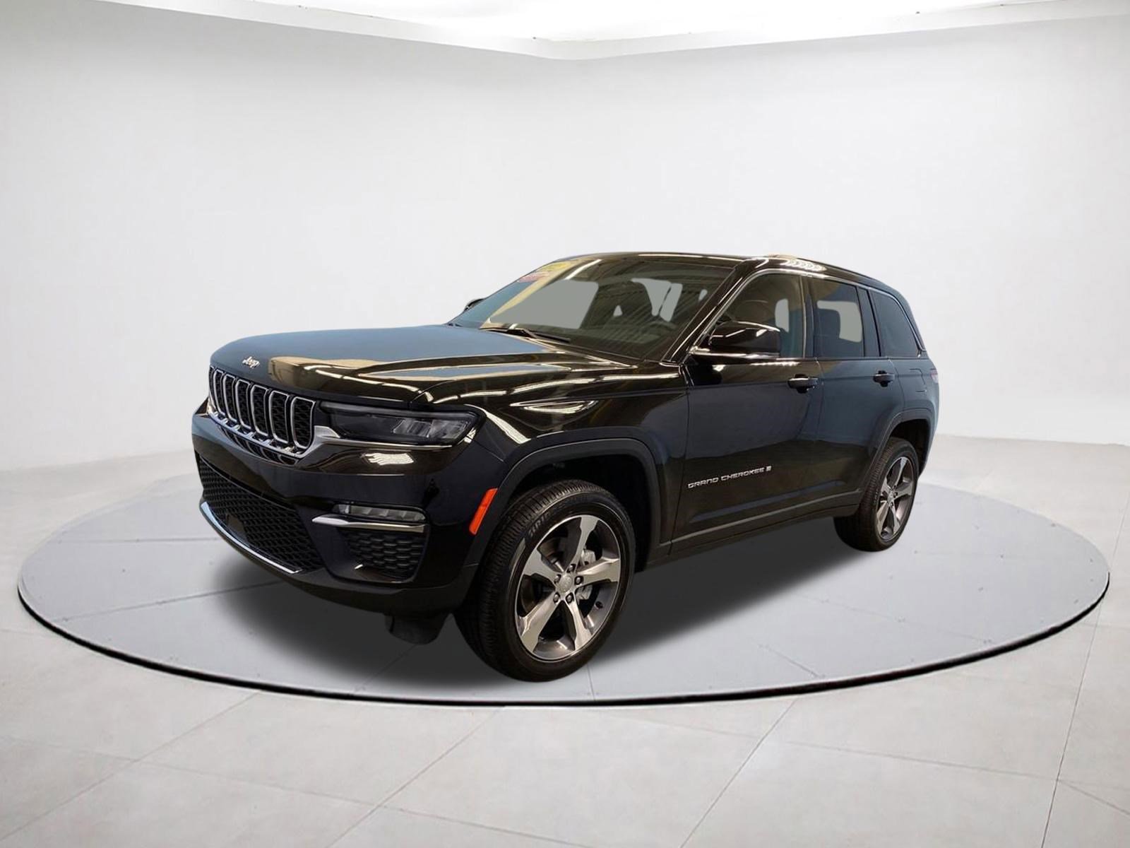 Certified 2025 Jeep Grand Cherokee Limited AWD/4WD image 3