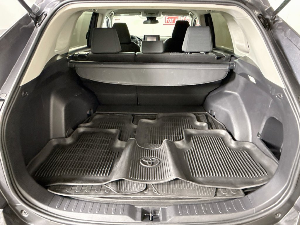 Certified 2022 Toyota RAV4 LE AWD/4WD image 28