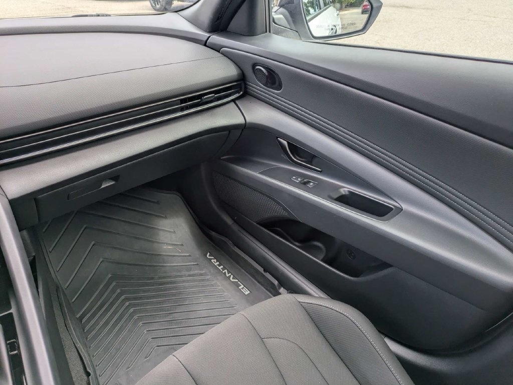 Used 2025 Hyundai Elantra SEL FWD image 16