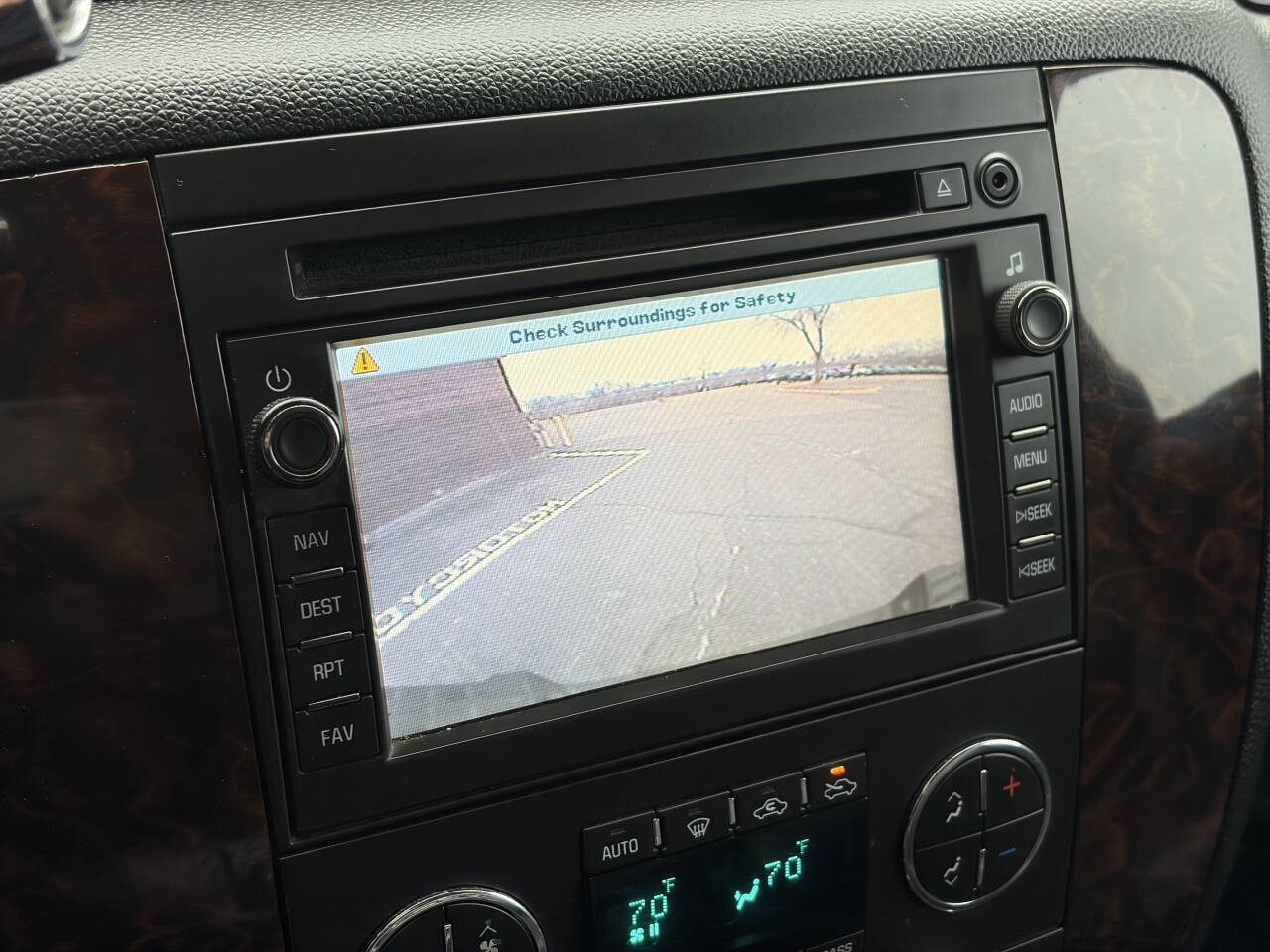 Used 2011 GMC Sierra 2500 Denali w/ Suspension Package, Off-Road AWD/4WD image 36