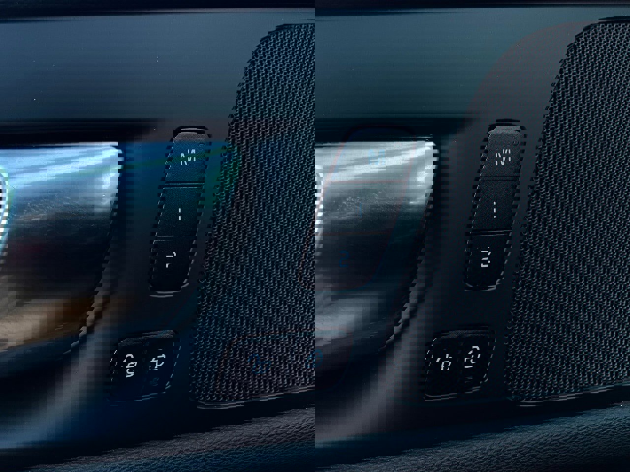 Used 2025 Volvo V60 B5 Cross Country Plus image 22