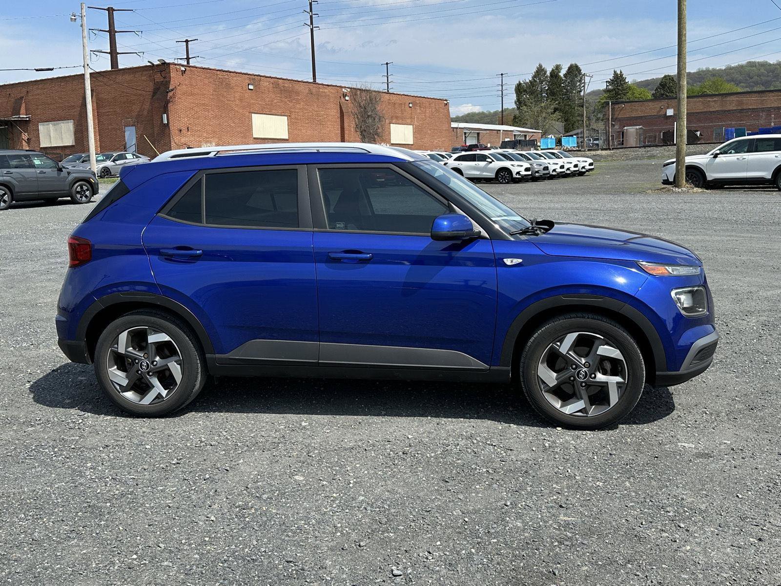 Certified 2021 Hyundai Venue SEL image 9