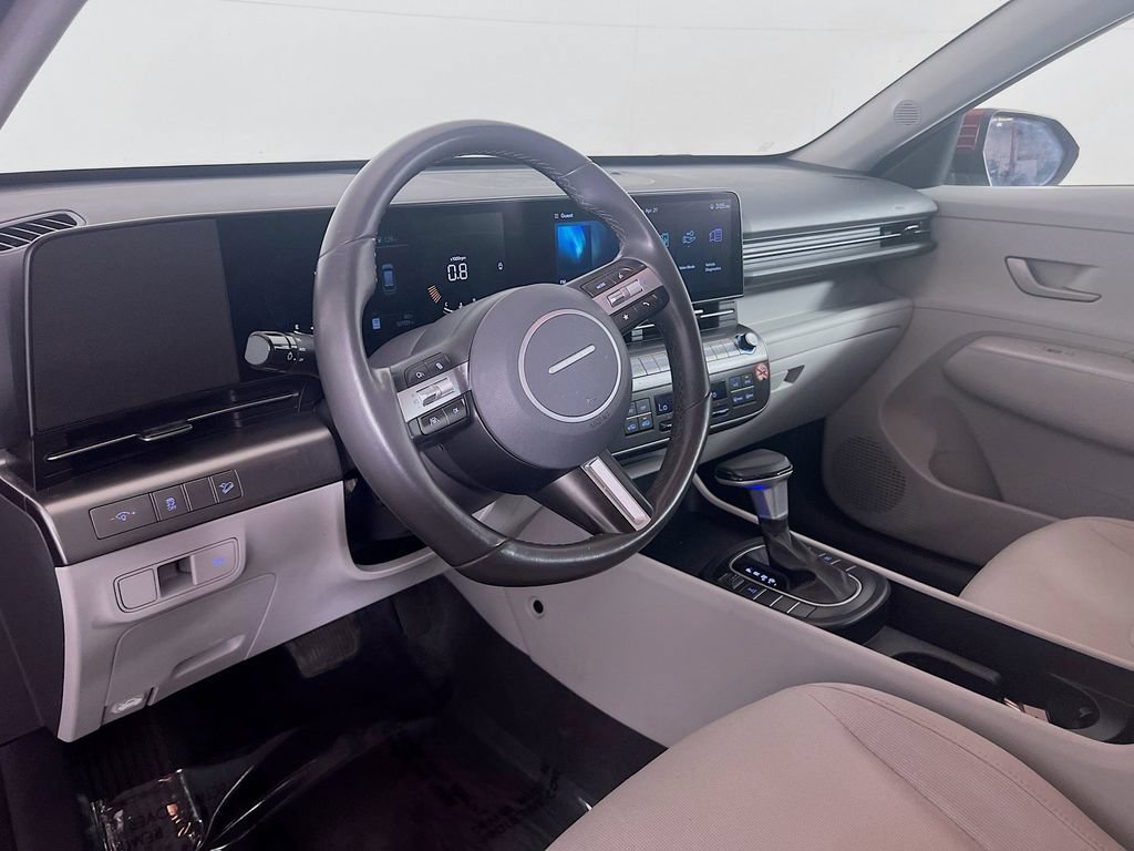 Used 2025 Hyundai Kona SEL AWD/4WD image 10