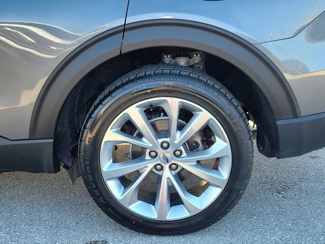 Certified 2023 Ford Explorer Platinum w/ Technology Package AWD/4WD image 9