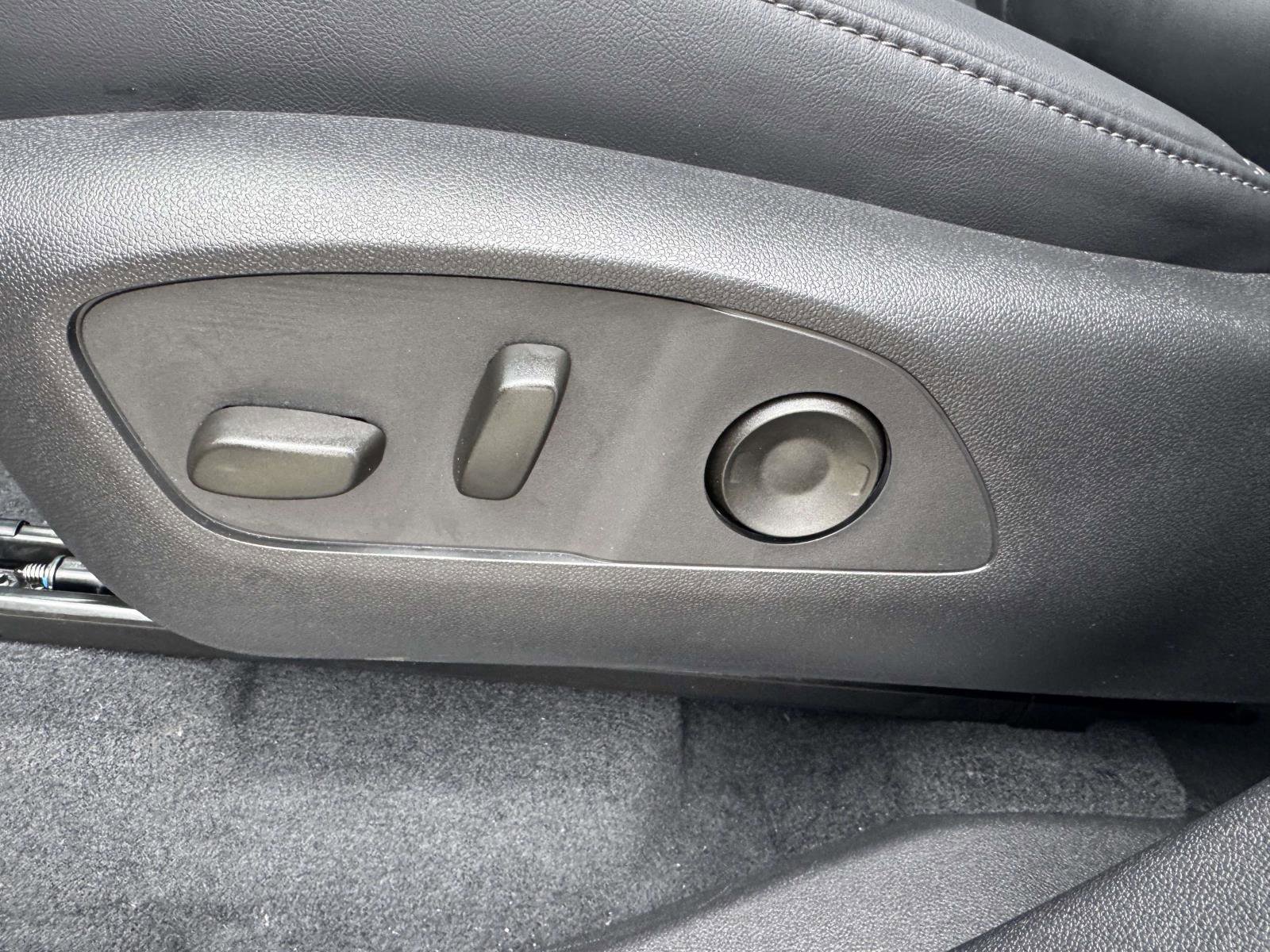 Used 2025 GMC Acadia Elevation w/ Elevation Premium Package image 21