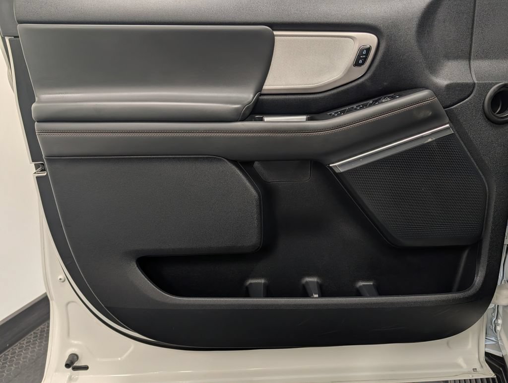 Used 2025 Ford Expedition Active AWD/4WD image 8