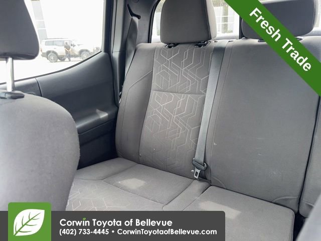 Used 2016 Toyota Tacoma TRD Sport AWD/4WD image 12