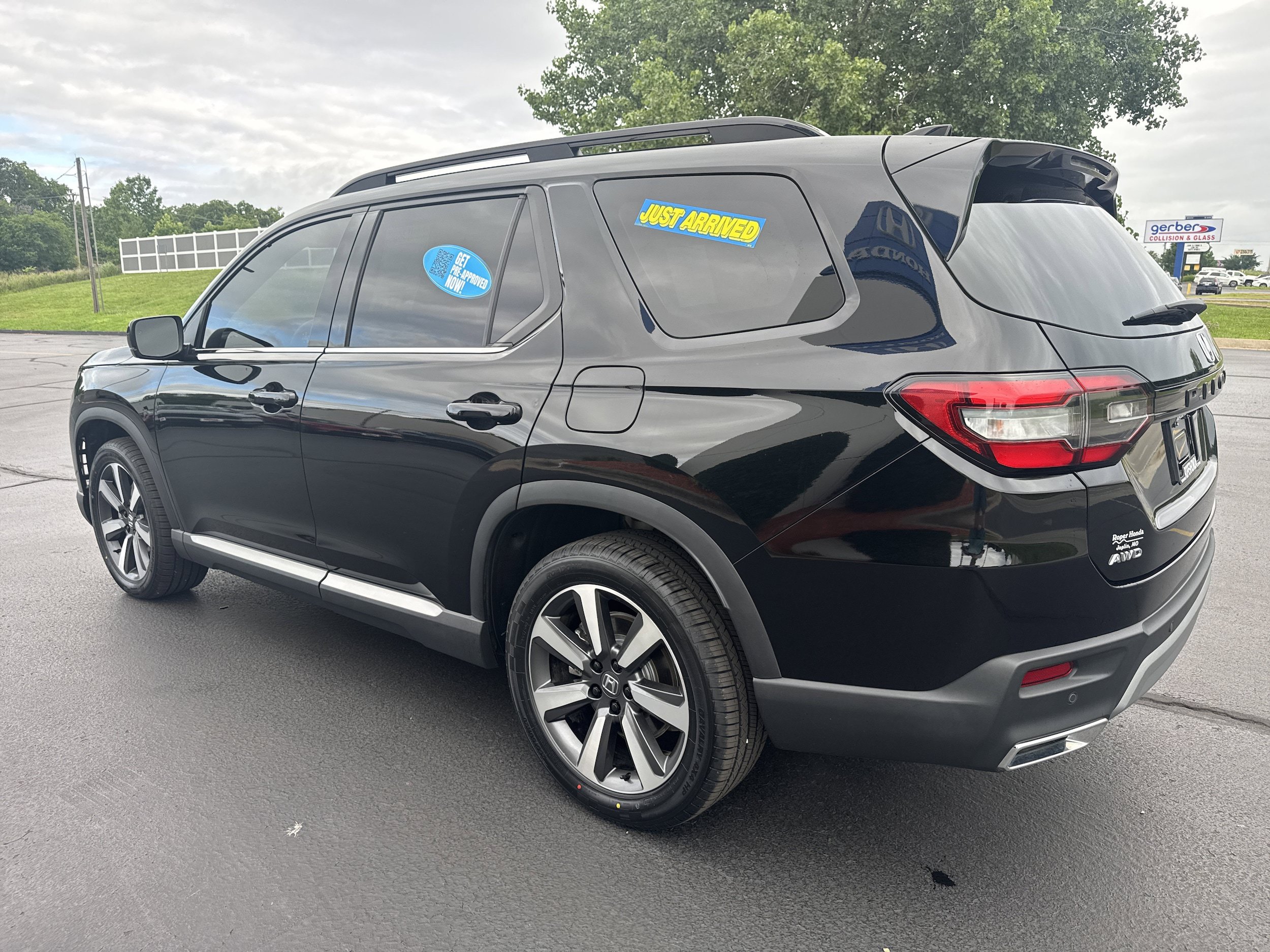 Used 2024 Honda Pilot Touring image 13