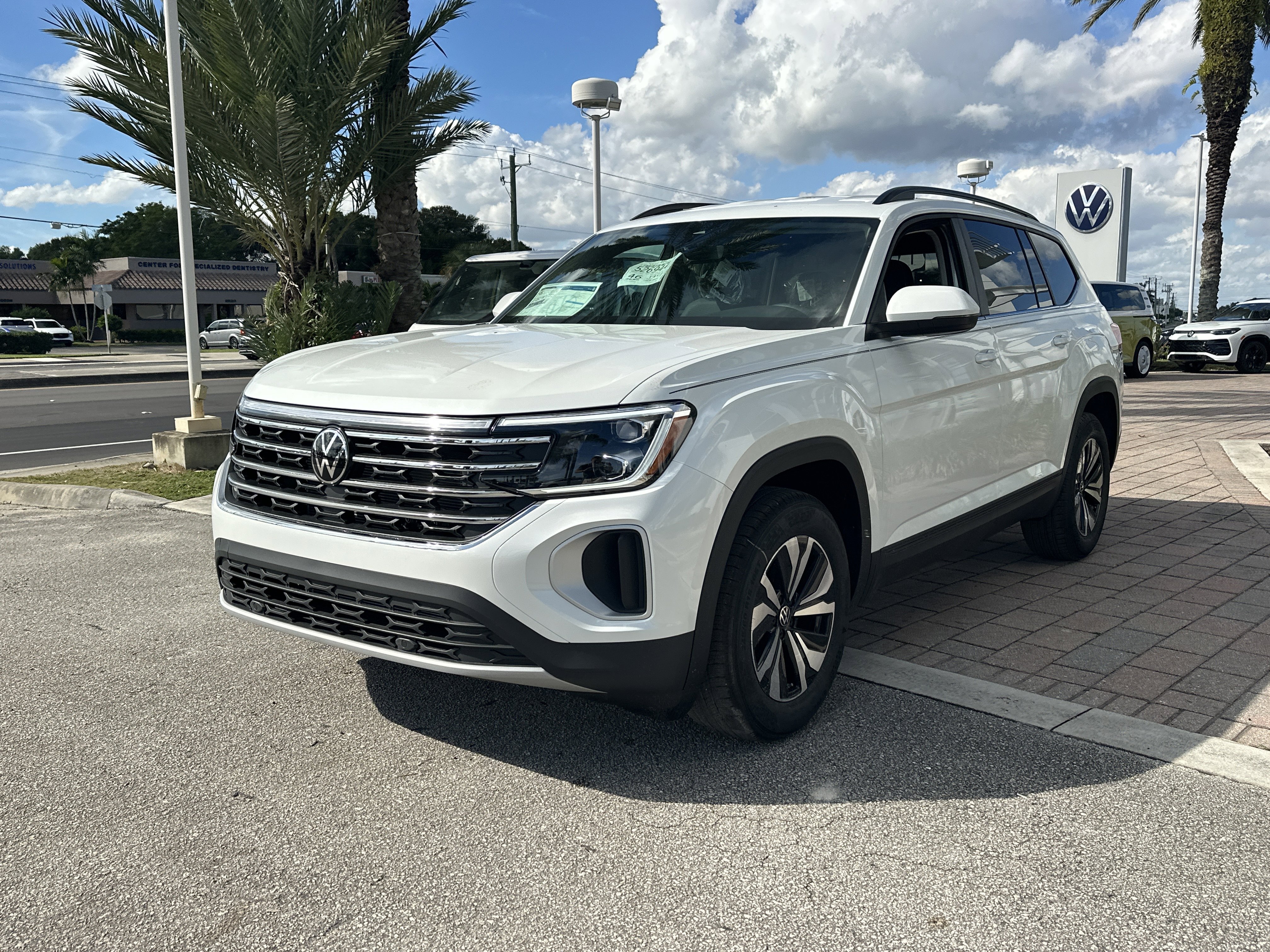 New 2026 Volkswagen Atlas SE image 2