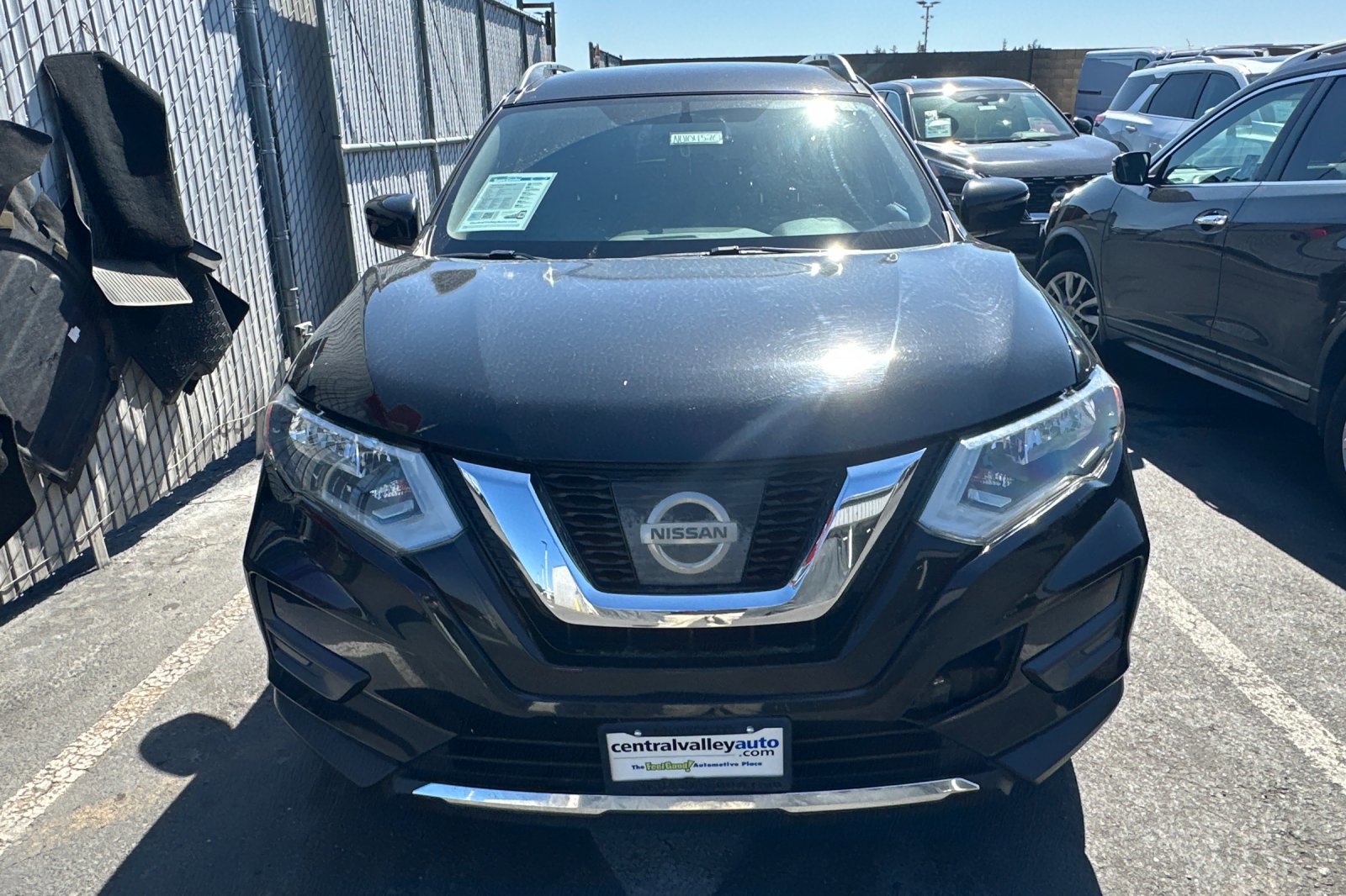 Used 2017 Nissan Rogue SV FWD image 3