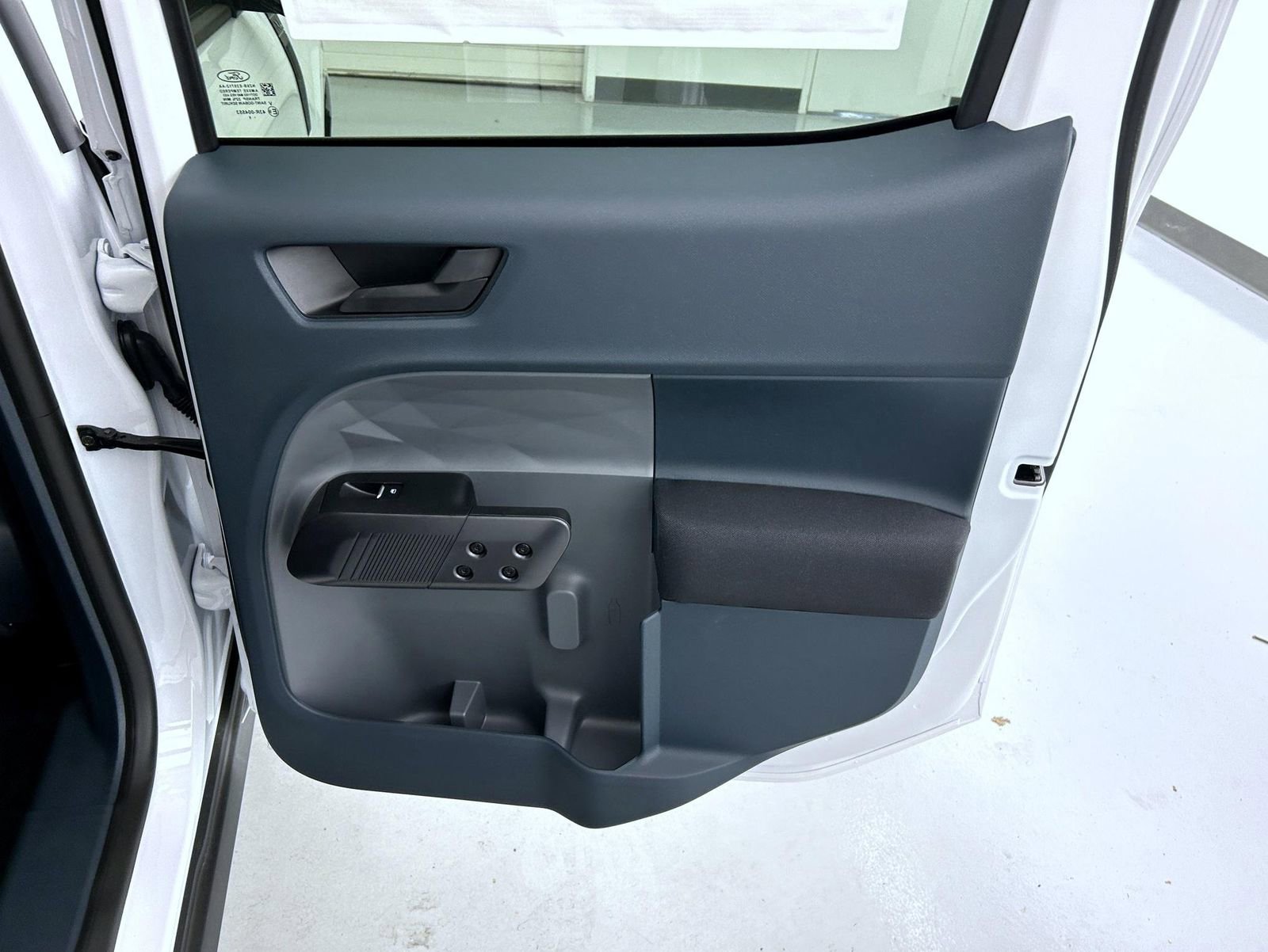 New 2025 Ford Maverick XL w/ Equipment Group 102A image 17