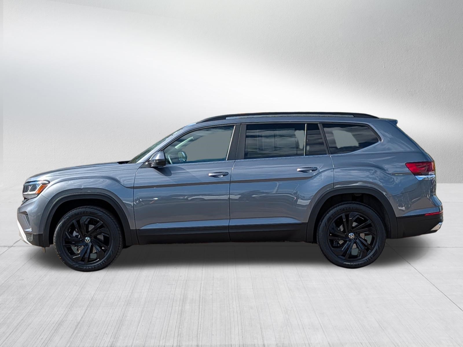 Certified 2023 Volkswagen Atlas SE w/ Black Wheel Package AWD/4WD image 4