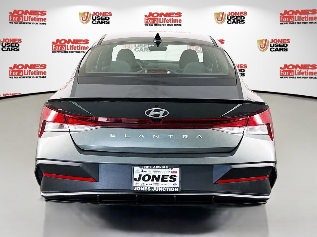 Used 2025 Hyundai Elantra Sport FWD image 14