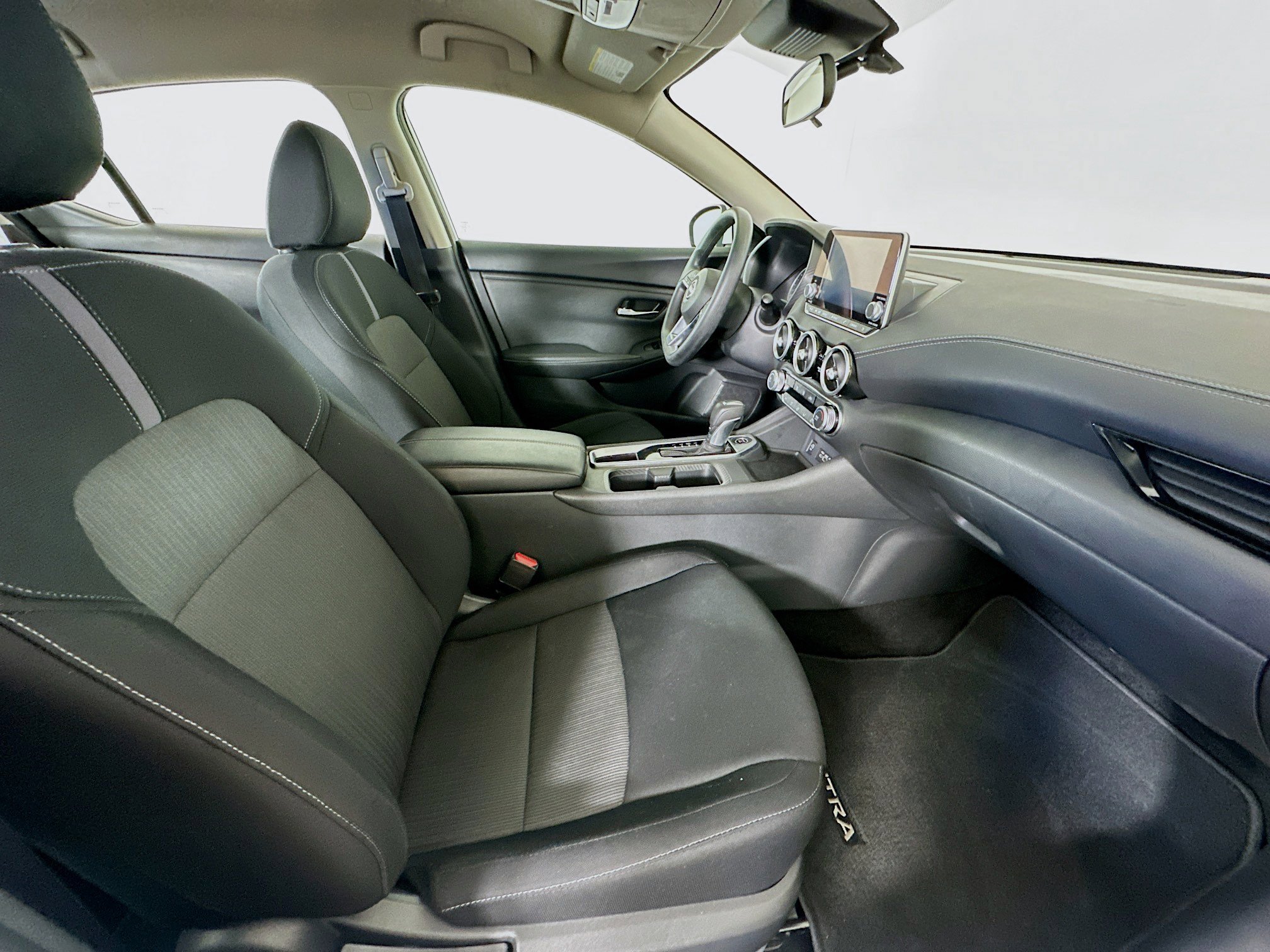 Used 2024 Nissan Sentra SV FWD image 28