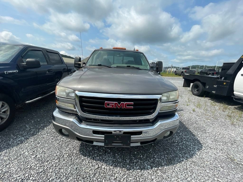 Used 2007 GMC Sierra 3500 SLT w/ Heavy-Duty Power Package AWD/4WD image 2