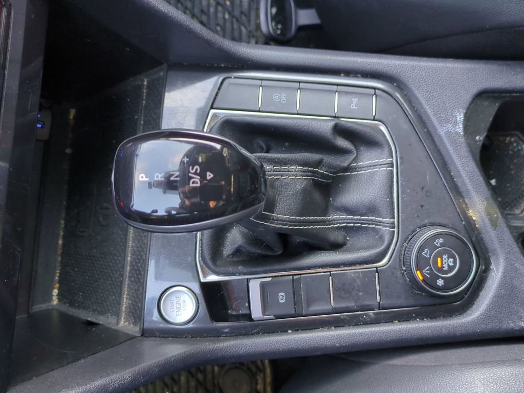 Used 2023 Volkswagen Tiguan SE R-Line image 29
