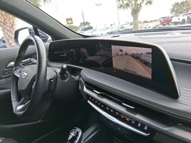 Used 2025 Cadillac XT4 Premium Luxury image 15