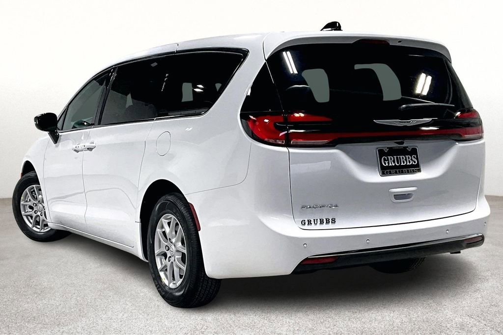 New 2026 Chrysler Pacifica Select image 4