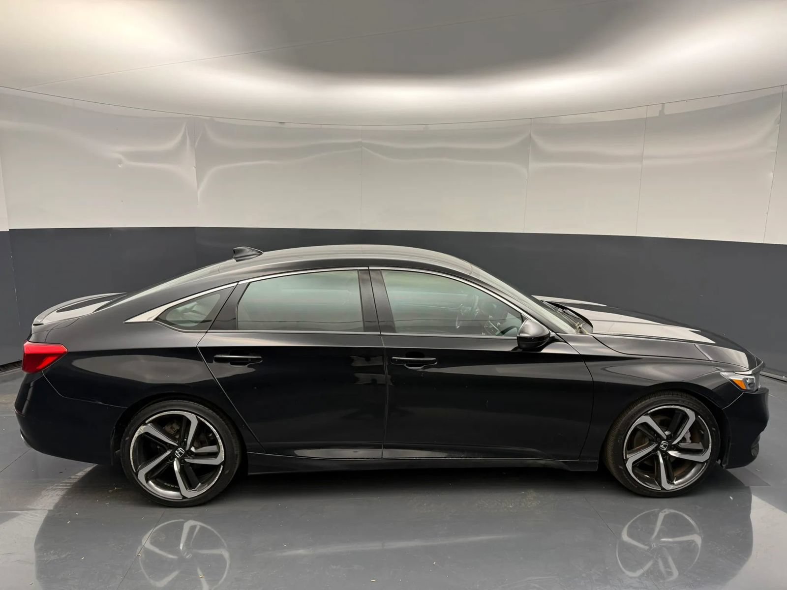 Used 2018 Honda Accord Sport image 4
