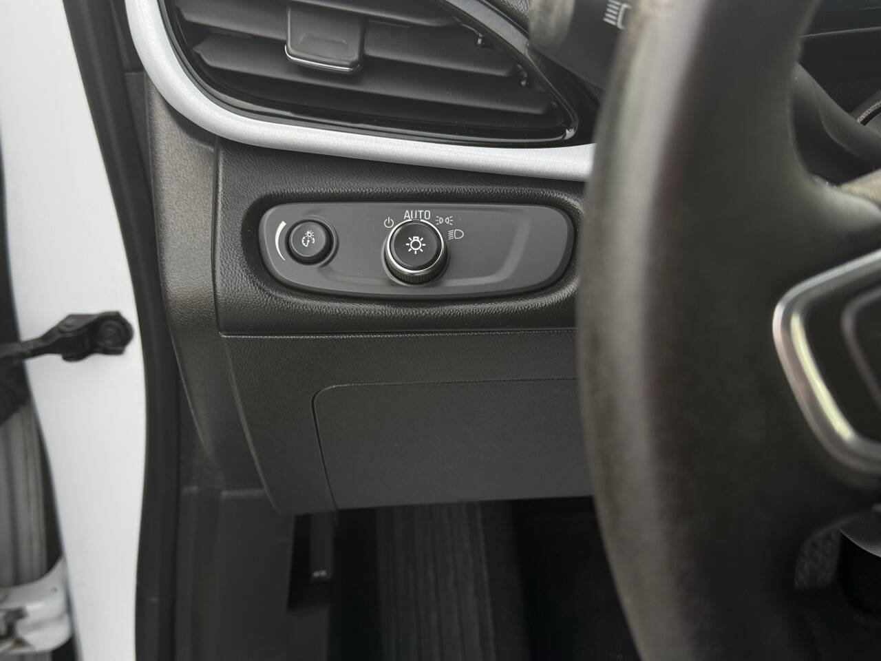 Used 2017 Chevrolet Volt LT w/ Comfort Package FWD image 16