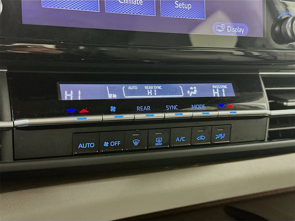 Used 2024 Toyota Sienna LE image 18