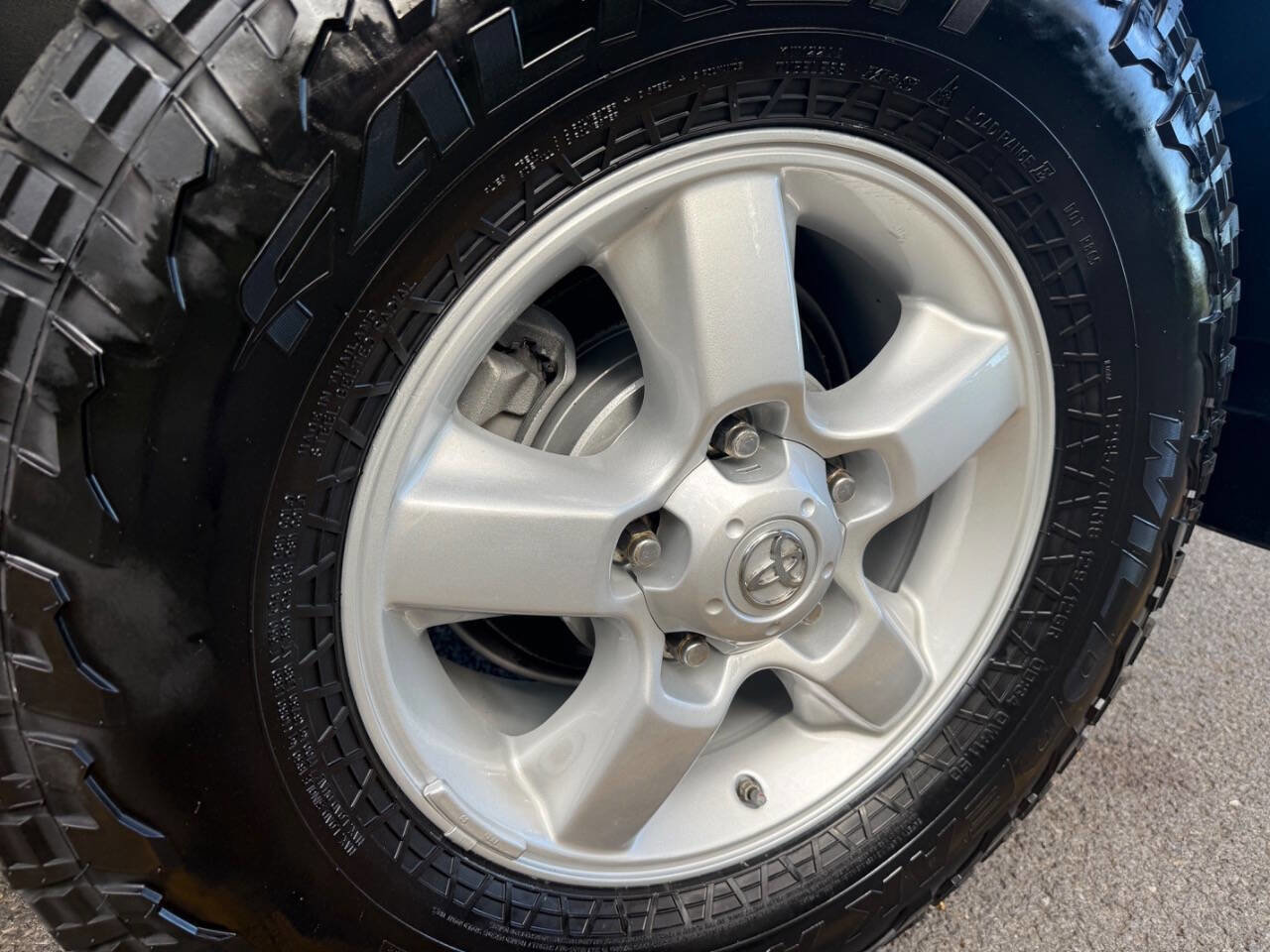 Used 2006 Toyota Land Cruiser image 31