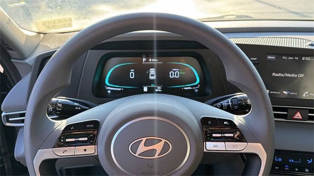 Used 2025 Hyundai Elantra Hybrid FWD image 17