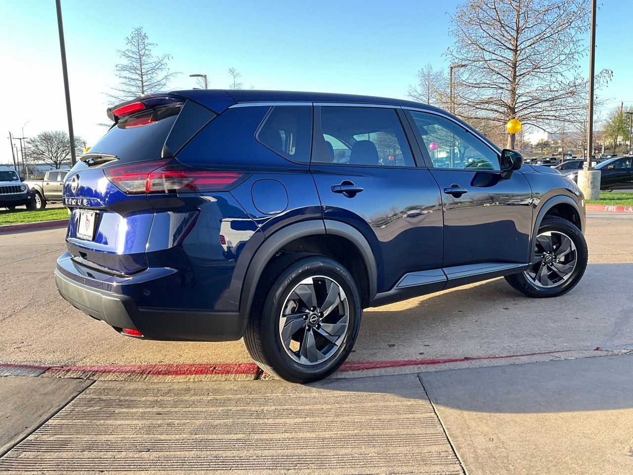 Used 2025 Nissan Rogue SV image 6