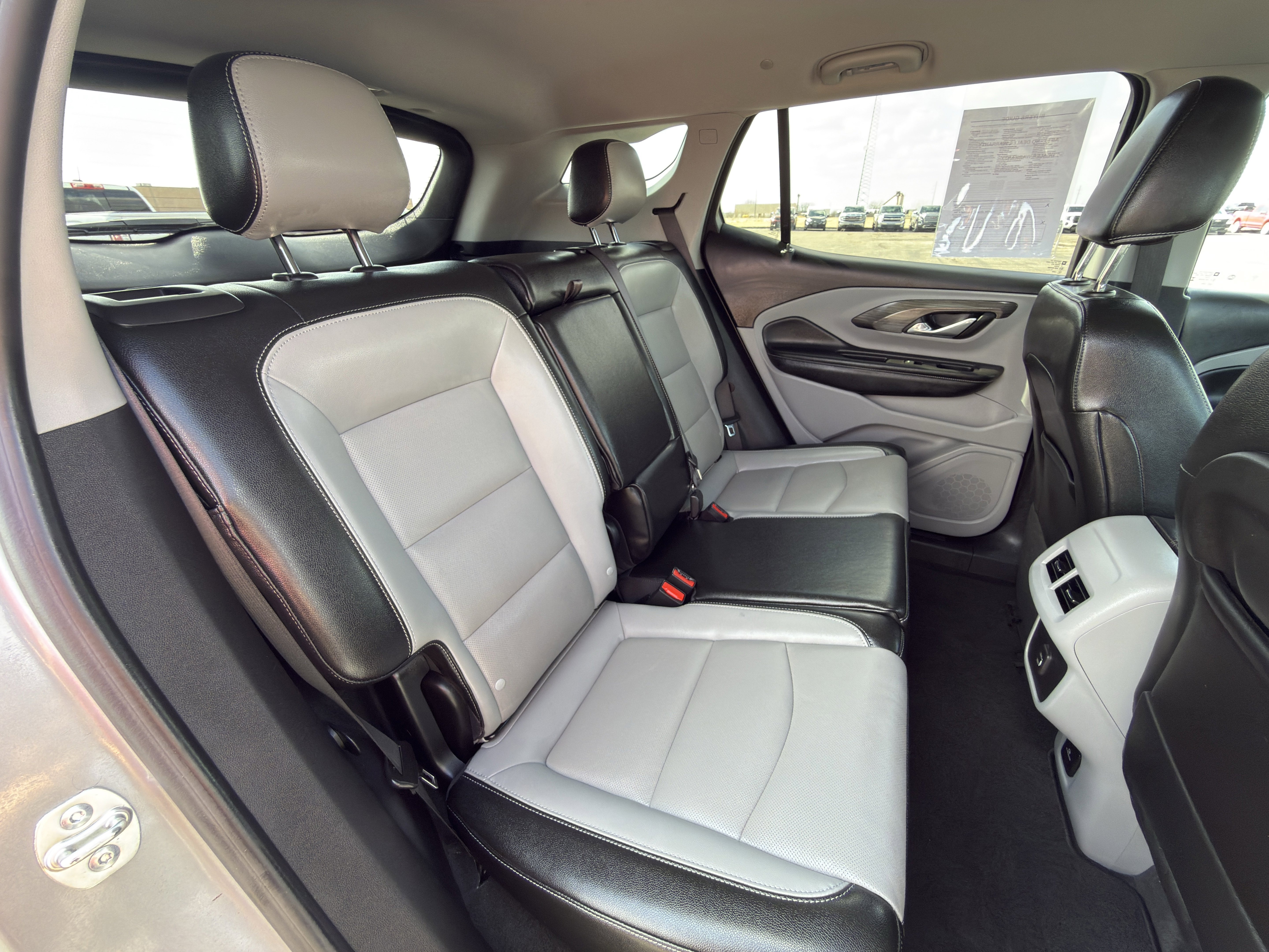 Used 2024 GMC Terrain SLT w/ Infotainment Package II image 14