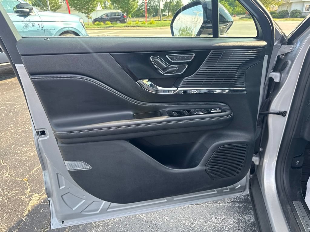 Used 2020 Lincoln Corsair AWD w/ Equipment Group 101A image 13