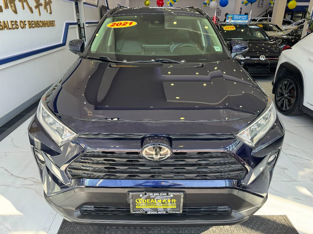 Used 2021 Toyota RAV4 XLE Premium image 2