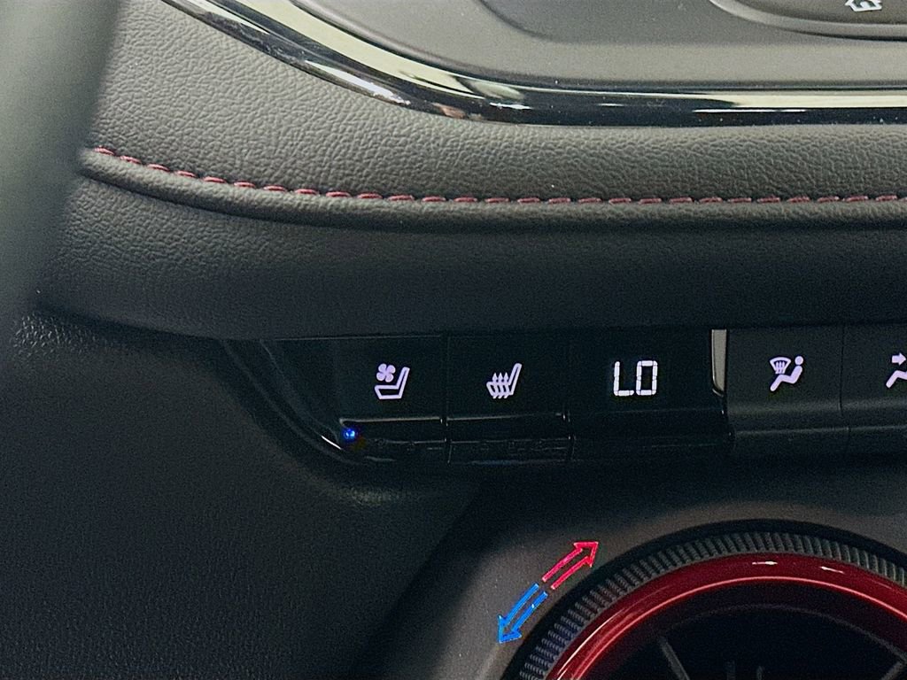 Used 2024 Chevrolet Blazer RS w/ Enhanced Convenience Package FWD image 28